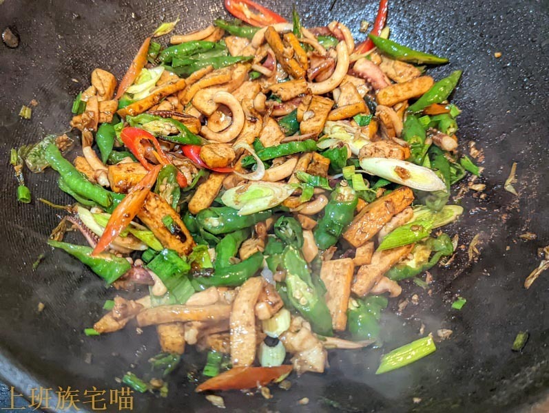 【食譜】豆干炒透抽一夜干｜偽客家小炒卻依然美味，豆干炒起來好下飯