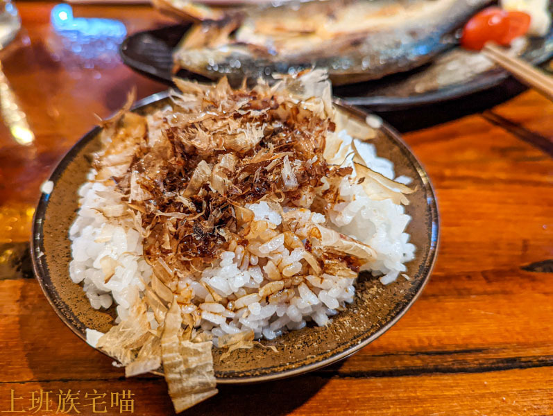 【新北瑞芳】食不厭｜來到九份必訪排隊美食，香酥細嫩午仔魚一夜干