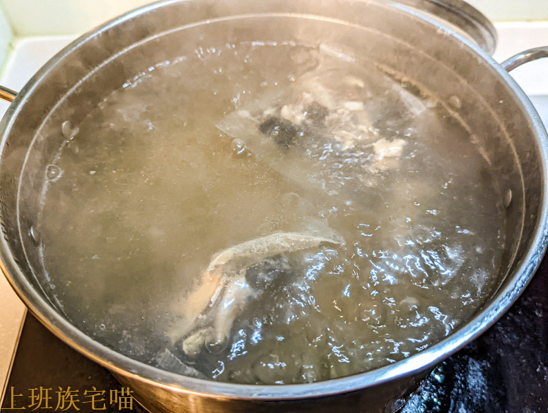 【食譜】東江豆腐煲｜香嫩豆腐鑲肉與蔬菜煲湯，冬季必吃的客家菜餚