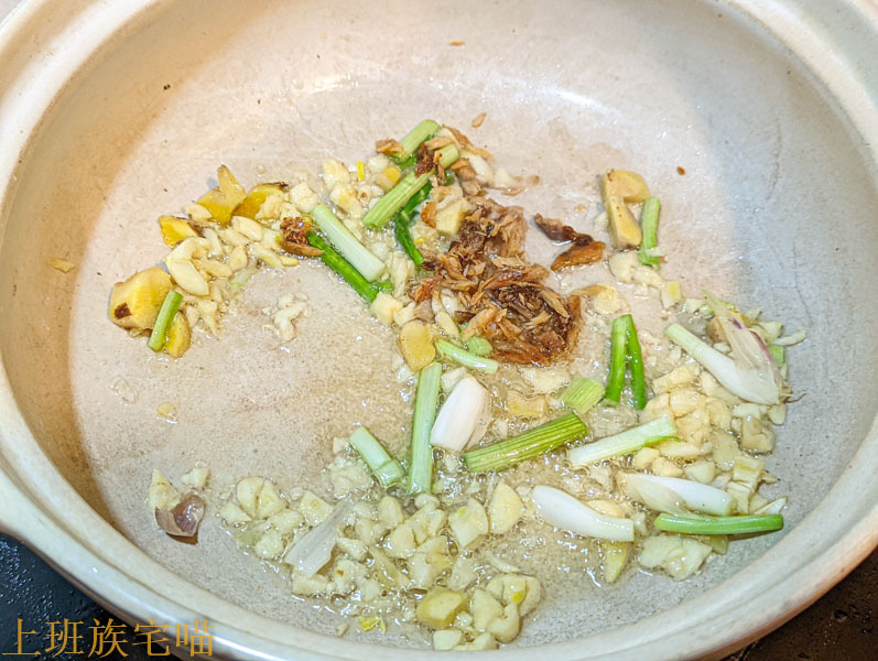 【食譜】東江豆腐煲｜香嫩豆腐鑲肉與蔬菜煲湯，冬季必吃的客家菜餚