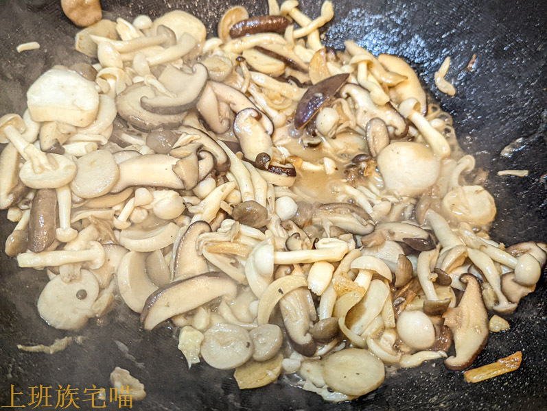 月見奶油炒菇食譜