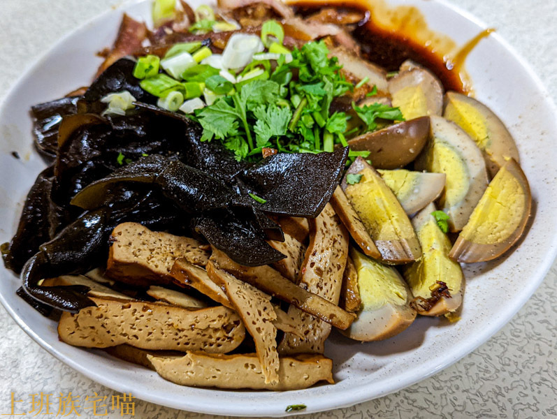 【花蓮吉安】老古牛肉麵｜古色古香的純樸好味道，平價大份量的肉多牛肉麵｜花蓮牛肉麵