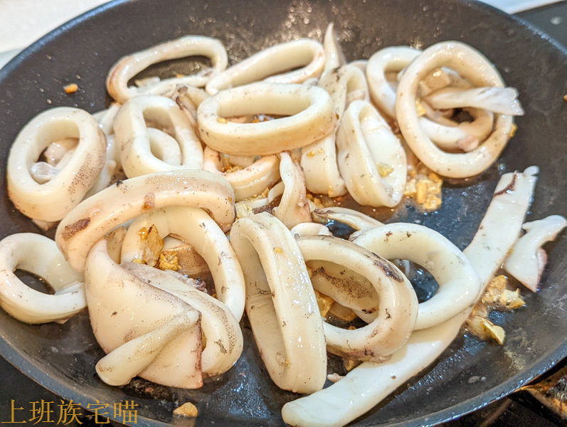 【食譜】海鮮墨魚燉飯｜蘊藏完美海味的濃郁燉飯，一瞬讓家裡變義式餐館