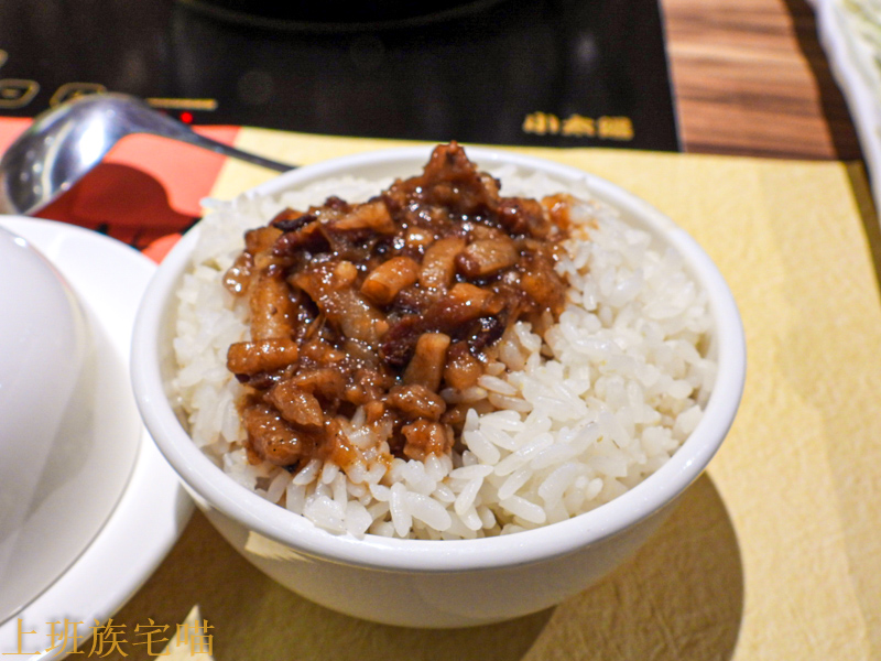 【花蓮市區】火鍋世家｜精選肉品與豪華海產的人氣火鍋｜飲料、冰淇淋無限暢飲