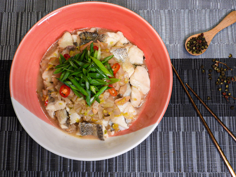 【食譜】酸白菜炒鱸魚片｜簡單家常炒鱸魚料理，細嫩鱸魚與微酸好味道