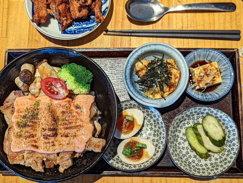 【花蓮市區】大好き丼物專門｜午間上班族的好夥伴，平價丼飯讓你充滿力量繼續上班｜二訪