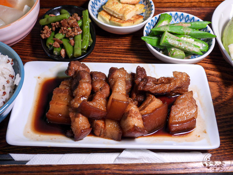 【花蓮鳳林】青輕慢食｜精心料理的健康簡餐，超好吃的滷肉與油煎鮭魚