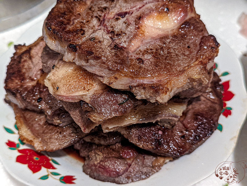 【食譜】牛排燒肉丼｜超簡單在家就能做的燒肉丼飯，甜香醬汁讓牛排丼超完美